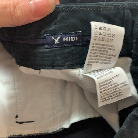 American Eagle Midi black shorts size 2 - Picture 3 of 5
